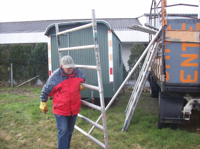 Veel sjouwwerk met het aluminium.